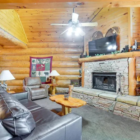 Gatlinburg Vacation Rental With Hot Tub And Game Room! Exterior photo