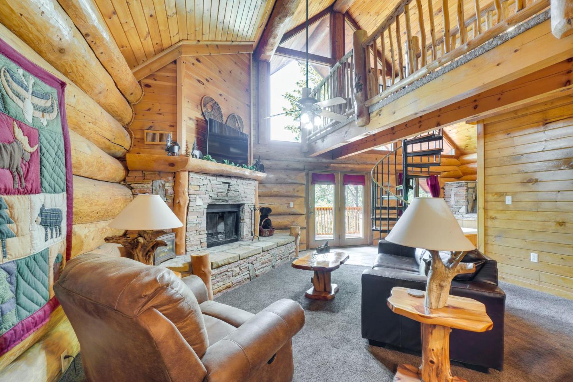 Vacation With Hot Tub And Game Room! * Gatlinburg