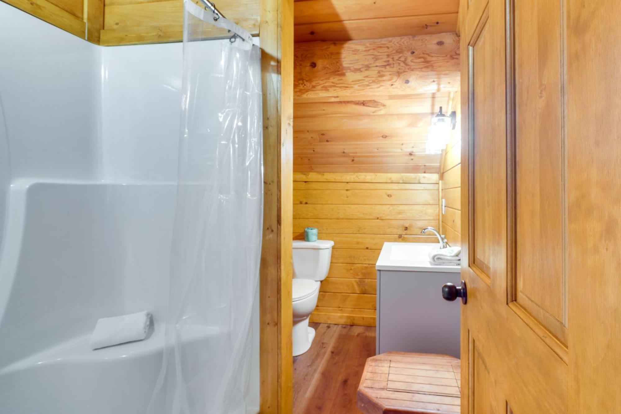 Vacation With Hot Tub And Game Room! *