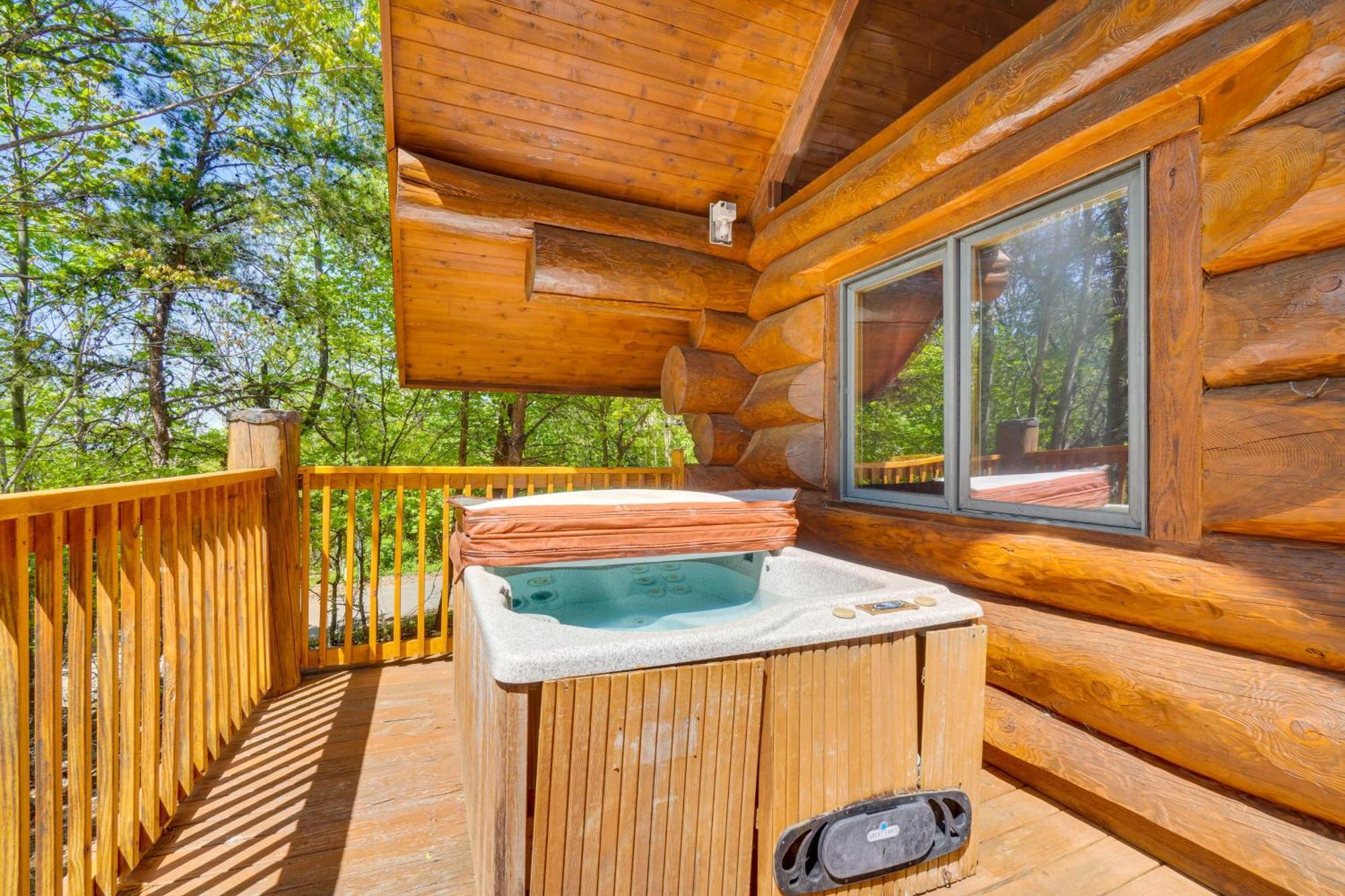 Holiday home Vacation With Hot Tub And Game Room!