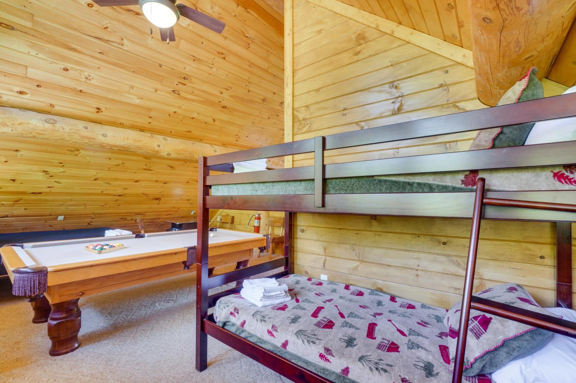 Vacation With Hot Tub And Game Room! Holiday home *